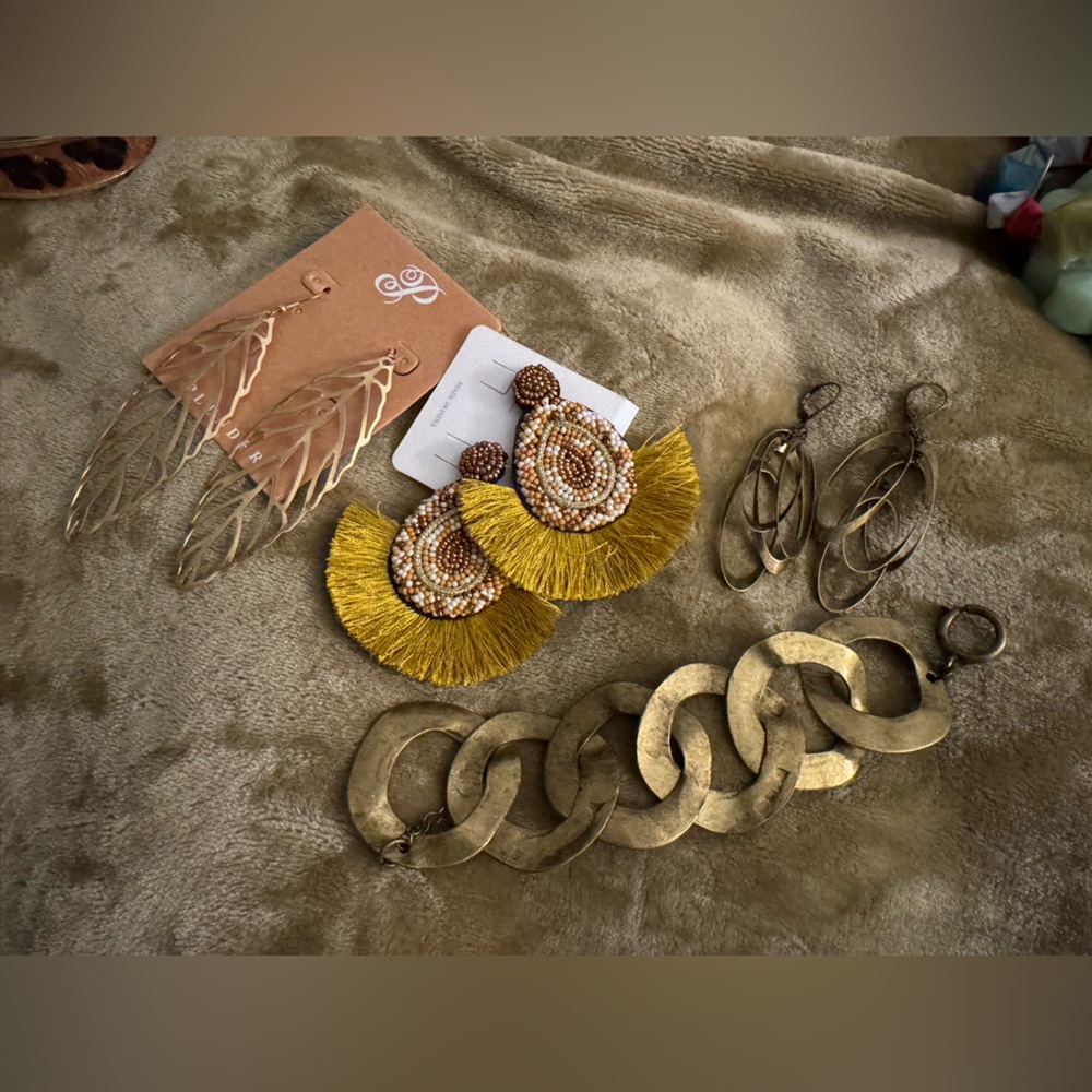 Gold and Yellow Jewelry Set